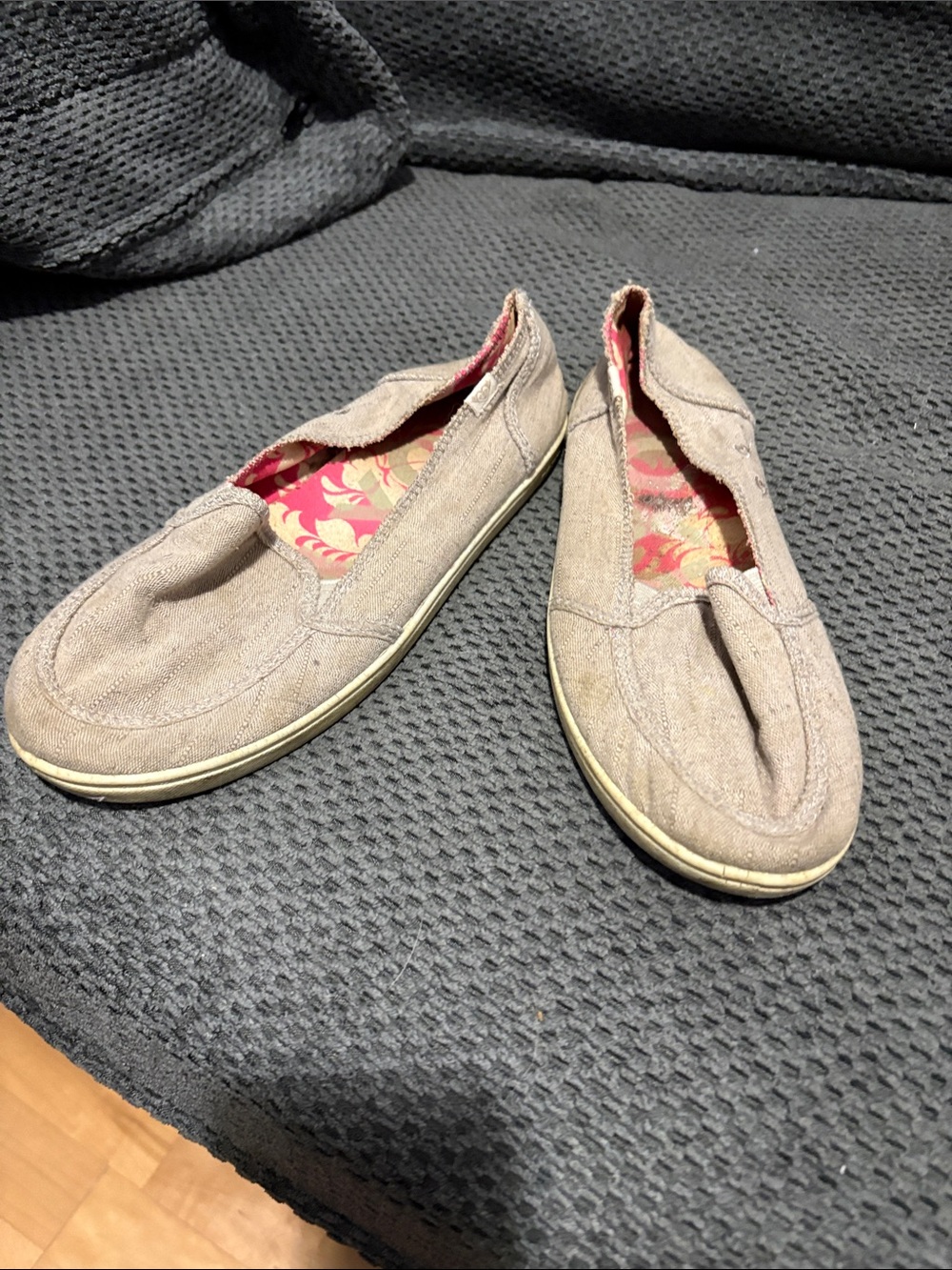 Roxy Women's Taupe Slip-On Flats with Pink Floral Lining